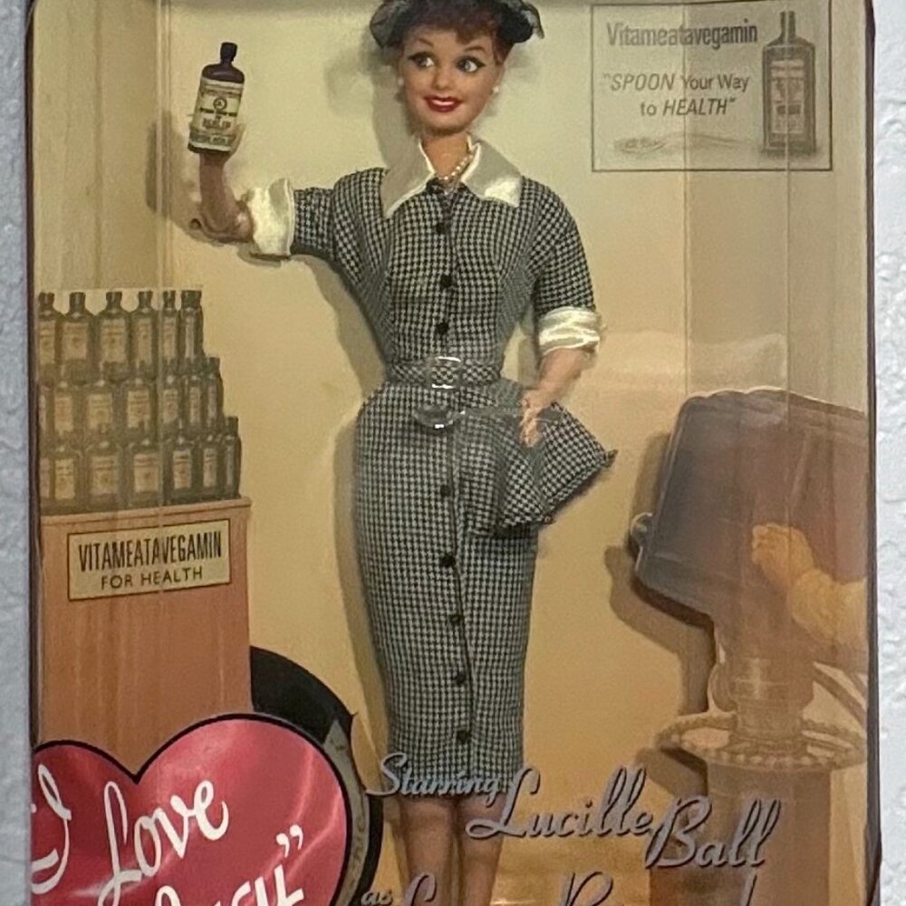 I Love Lucy Barbie Collector Edition - "Lucy Does a TV Commercial" - Mattel 1997